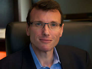 Best Buy Hires Online Prez., May Cut Online Prices