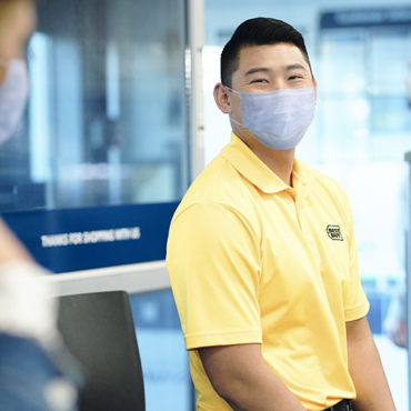 Minnesota Retailers Mask Up