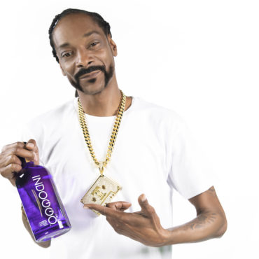 Snoop Dogg Mixes His New Gin In Minnesota
