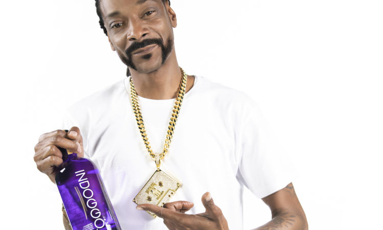 Snoop Dogg Mixes His New Gin In Minnesota
