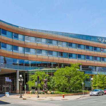 Fairview Health to Ax 900 Jobs