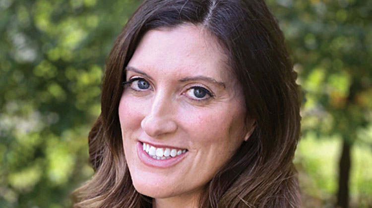 portrait of Kelly Campbell