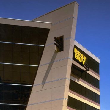Best Buy’s Q2 Profit Dips as Consumers Tighten Purse Strings