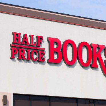 Half Price Books Workers Unionize at Four Minnesota Stores