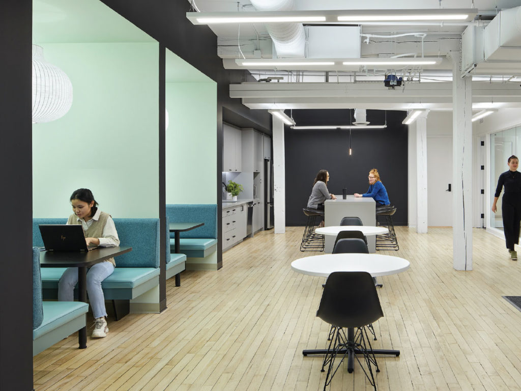 Bright custom booths off the café area offer an option for focused work in an open space. 