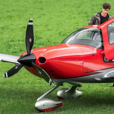 Cirrus Aircraft Opens Sales Office in France