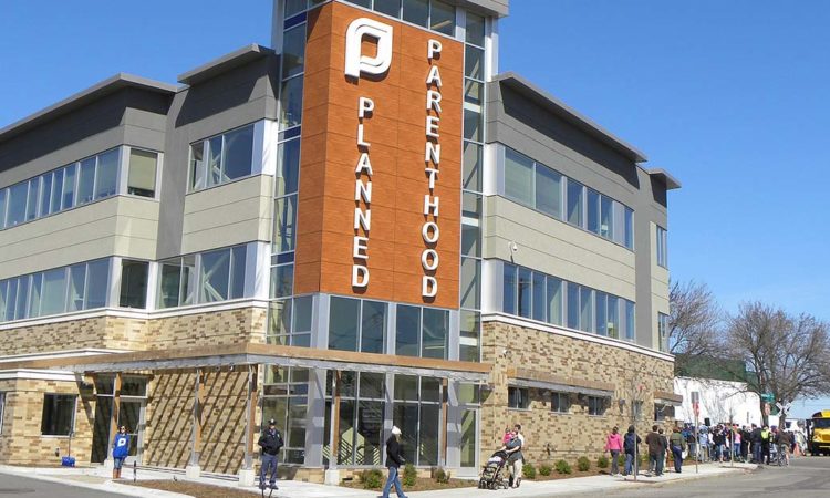 Regional Planned Parenthood Workers Show Majority Support to Unionize