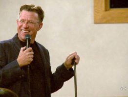 KFAN host Dan Cole performs standup at the River Oaks Golf Course in 2015.