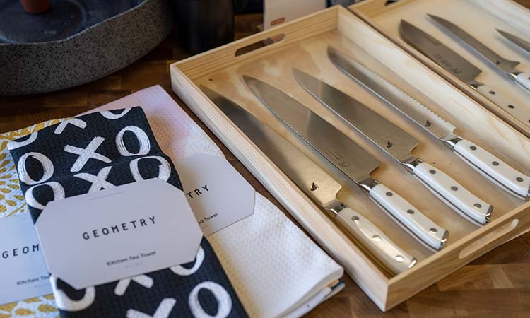 Vivront sell kitchen supplies and offers knife classes.