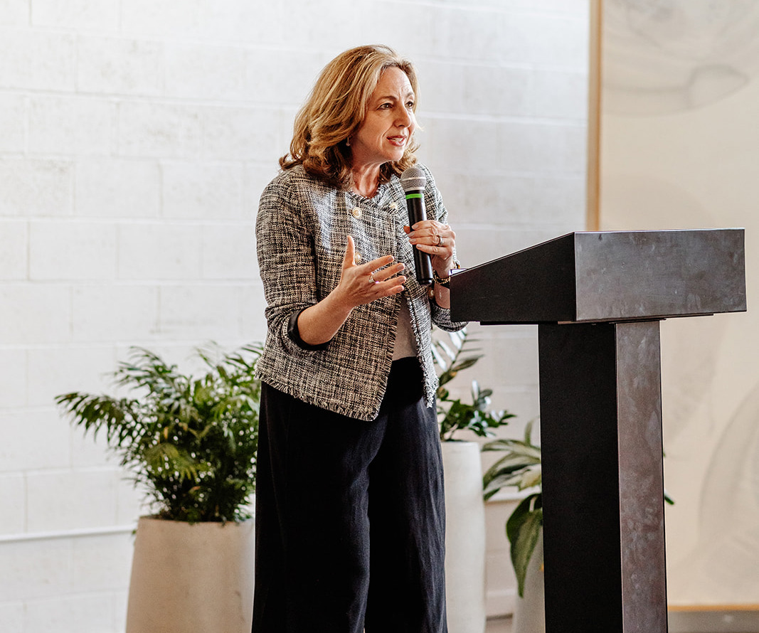 TCB editor-in-chief Allison Kaplan speaks at the magazine's 30th anniversary celebration.