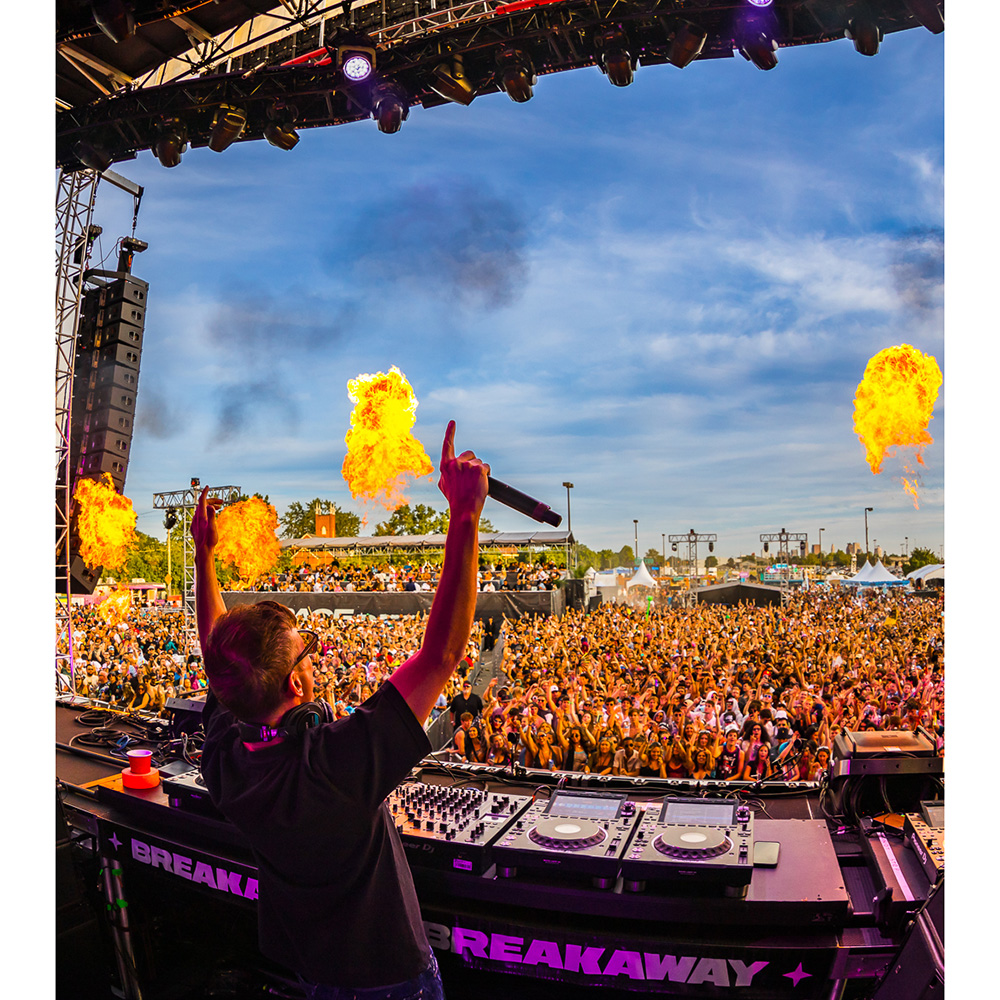 Kaskade performing at Breakaway Ohio. Photographer: Kursza