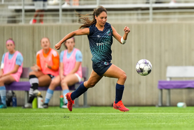 Minnesota Aurora midfield player Mariah Nguyen at a 2022 game.