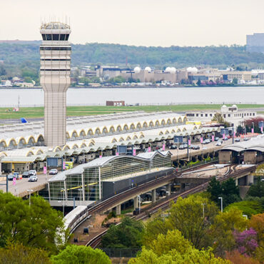 Former Delta CEO Assesses Risks at Reagan Airport Where Crash Occurred