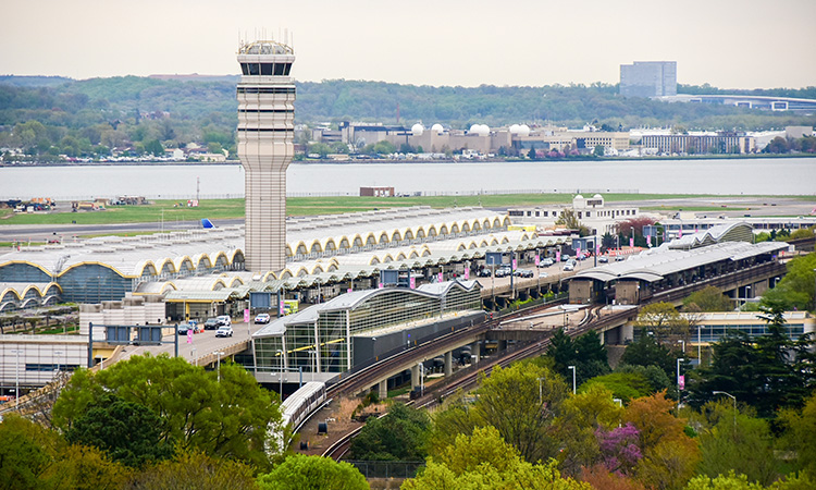 Former Delta CEO Assesses Risks at Reagan Airport Where Crash Occurred
