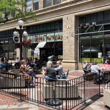 Downtown St. Paul Counts on the Lunch Rush