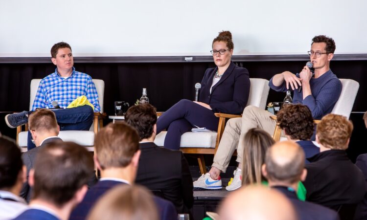 The More You Know: How Good Investors Get Better