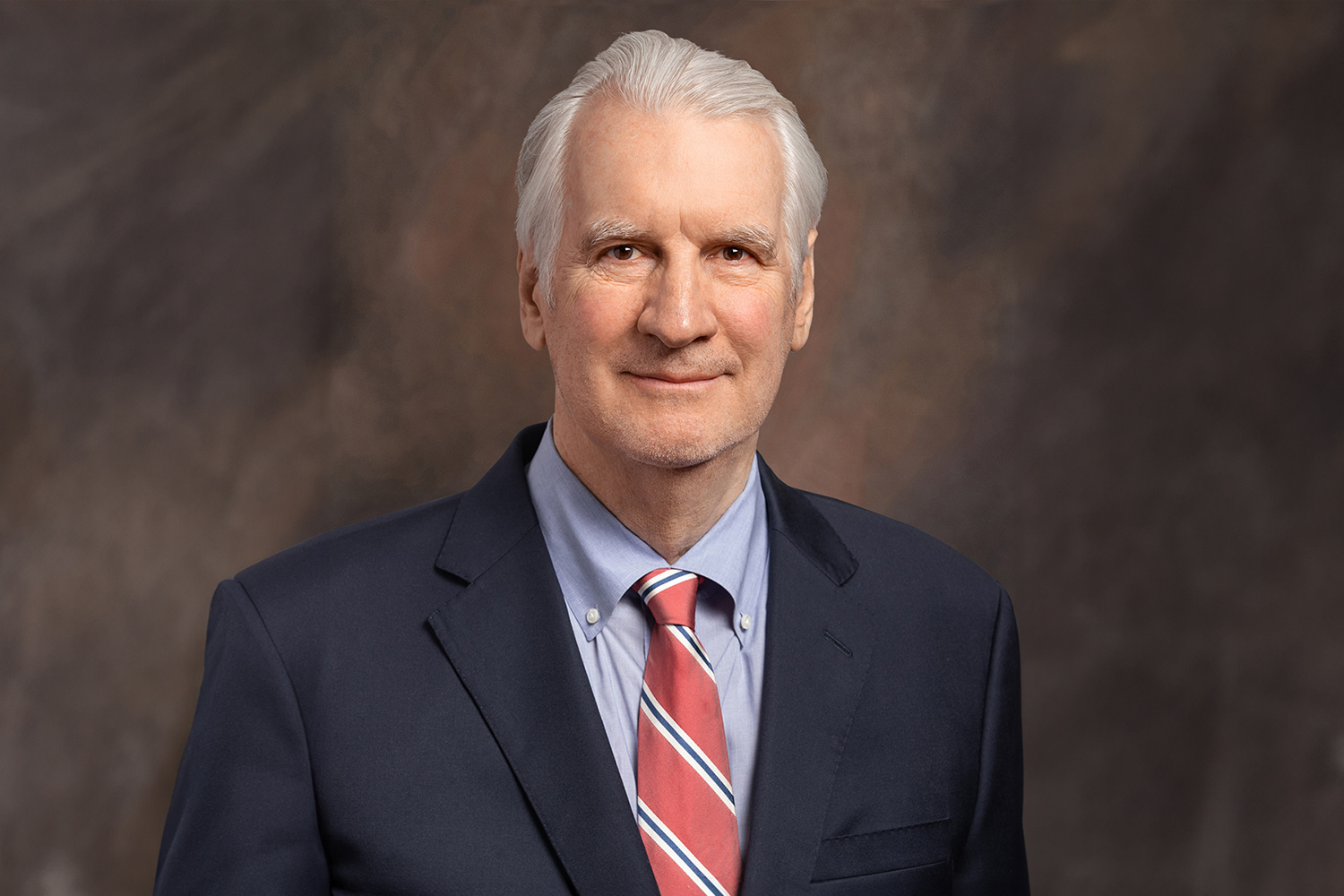 Walz Chooses Former NWA, General Mills CFO for Airports Post